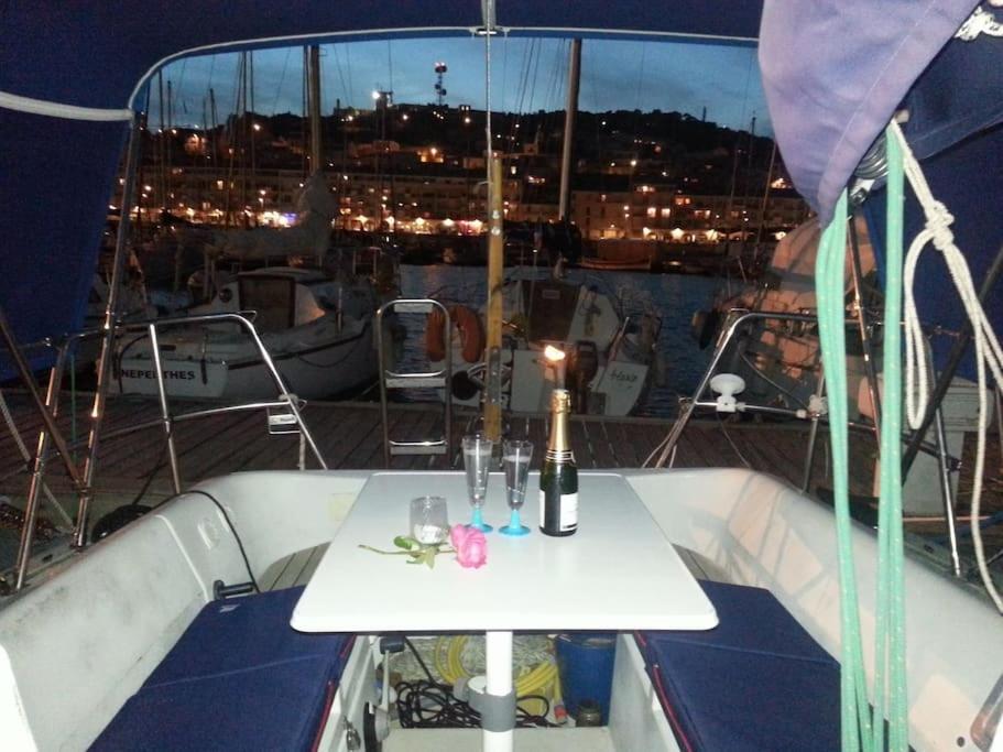Nuitee A Bord De Danilou Un Voilier De 9.50M Hotel Sete Exterior photo